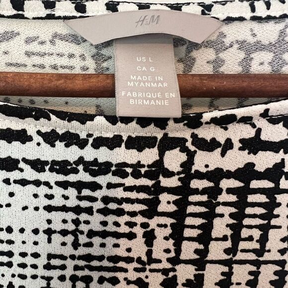 H&M Black White Checked Crepe Jersey Boatneck Top - Picture 3 of 4